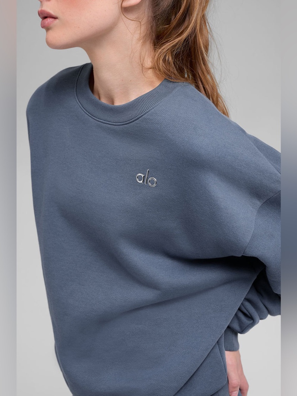 ALO YOGA | ✨NEW✨ Accolade Crew Neck Pullover in Bluestone - Picture 2 of 5